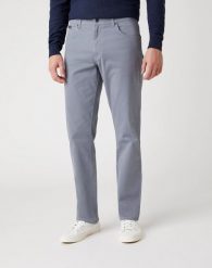 SPODNIE MĘSKIE WRANGLER TEXAS SLATE BLUE W121W3B25 112126233. Niebieskie spodnie materiałowe Wrangler, l, bez wzorów, z materiału. Za 209.99 zł.