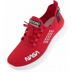 Czerwone Sneakers NASA dla Mężczyzn - Rozmiar 42, Styl i Komfort. Czerwone buty sportowe casual NASA, bez wzorów, z syntetyku, bez zapięcia. Za 208.99 zł.