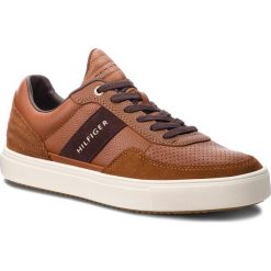 Sneakersy TOMMY HILFIGER - Lightweight Material Mix Low Cut FM0FM01706 Cognac 606. Buty sportowe casual marki Tommy Hilfiger. W wyprzedaży za 329.00 zł.