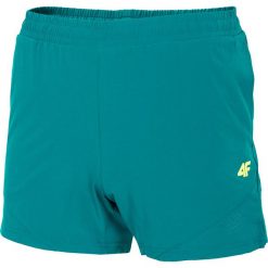 Spodenki do biegania męskie SKMF200 - morska zieleń. Krótkie spodenki sportowe marki 4F. W wyprzedaży za 59.99 zł.