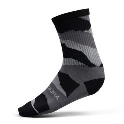 Skarpetki Endura Peak BK. Zielone skarpety ENDURA, bez wzorów, z materiału. Za 52.99 zł.