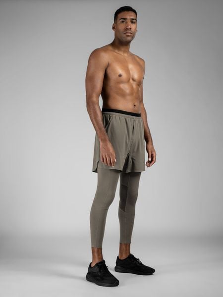 4F Spodenki treningowe szybkoschnące męskie 4F x Robert Lewandowski XL. Brązowe krótkie spodenki sportowe 4F, l, bez wzorów. W wyprzedaży za 99.99 zł.