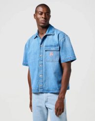 MESKA KOSZULA JEANSOWA WRANGLER SS CJ OVERSHIRT MID WASH 112362747. Koszule Wrangler, l, bez wzorów, z jeansu, bez kołnierzyka, bez ramiączek. Za 109.99 zł.