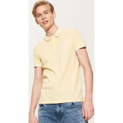 Koszulka polo - Żółty. Koszulki polo sportowe marki House. W wyprzedaży za 19.99 zł.