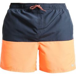 Nike Performance NESS Szorty kąpielowe tart. Kąpielówki marki Nike Performance, l, z materiału. W wyprzedaży za 129.35 zł.