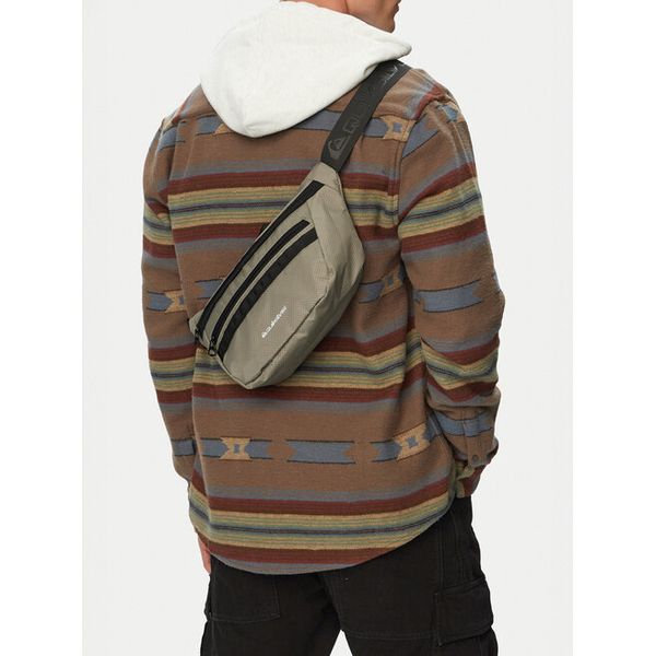 Nerka Quiksilver. Szare saszetki i nerki Quiksilver, bez wzorów. Za 59.99 zł.