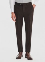 PAKO LORENTE – Ciemnobrązowe spodnie garniturowe. Brązowe garnitury Pako Lorente, bez wzorów, z elastanu. Za 599.99 zł.