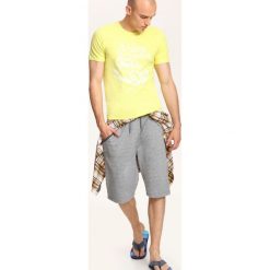 T-SHIRT KRÓTKI RĘKAW MĘSKI Z NADRUKIEM. Bluzki z długim rękawem marki TOP SECRET. W wyprzedaży za 19.99 zł.