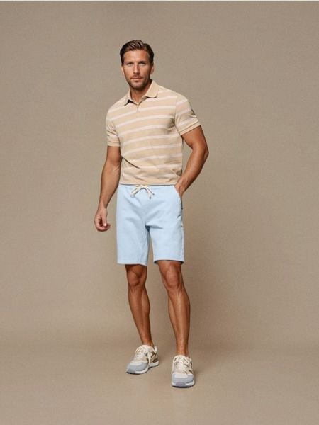 Szorty jeansowe jogger - błękitny. Niebieskie krótkie spodenki sportowe Sinsay, l, bez wzorów, z jeansu. W wyprzedaży za 29.99 zł.
