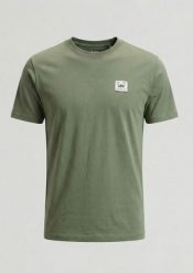 MĘSKA KOSZULKA LEE WOVEN LABEL TEE MERCANTILE GREEN 112376538. Zielone t-shirty Lee, m, bez wzorów, bez kołnierzyka, bez ramiączek. Za 79.99 zł.
