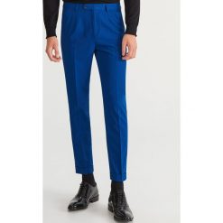 Spodnie garniturowe SUPER SLIM FIT - Niebieski. Garnitury marki Under Armour. Za 129.99 zł.