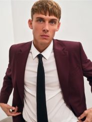 Marynarka slim fit z wiskozą - bordowy. Czerwone garnitury Reserved, bez wzorów, z tkaniny. W wyprzedaży za 179.99 zł.