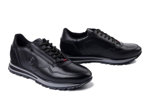 BUGATTI 331-AG805-1000 1000 black, półbuty męskie. Czarne eleganckie półbuty Bugatti, bez wzorów, bez obcasa, bez zapięcia. Za 469.90 zł.