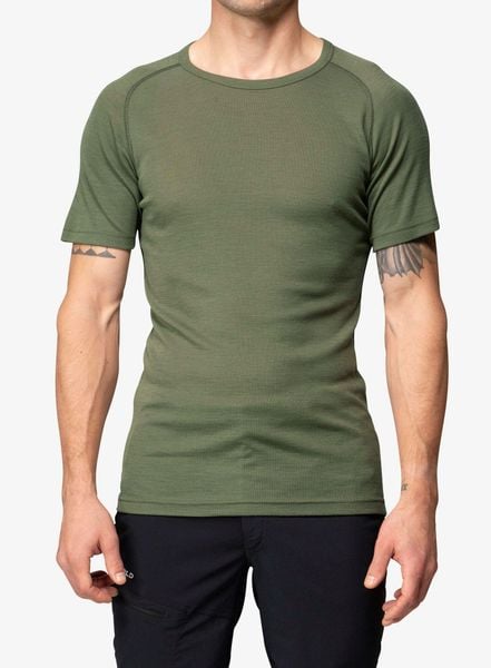 Koszulka termoaktywna Devold Lauparen Merino 190 Base Tee. Zielone bielizna termoaktywna Devold, l, bez wzorów, z dzianiny, bez ramiączek, trekkingowe. Za 269.49 zł.