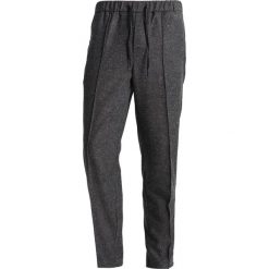 KIOMI Spodnie garniturowe grey. Garnitury marki KIOMI, z materiału. W wyprzedaży za 135.85 zł.