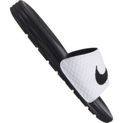 Klapki Nike Benassi Solarsoft Slide 705474-100. Białe klapki Nike, z materiału. W wyprzedaży za 179.00 zł.