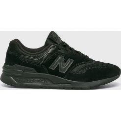 New Balance - Buty. Czarne buty sportowe casual New Balance, bez wzorów, z gumy, z okrągłym noskiem, bez zapięcia. W wyprzedaży za 299.90 zł.