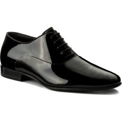 Półbuty BOSS - Evening 50370447 10193322 01 Black 001. Czarne eleganckie półbuty Boss, bez wzorów, z lakierowanej skóry, bez obcasa, bez zapięcia. W wyprzedaży za 699.00 zł.