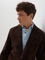 Zamszowa marynarka - ciemnobrązowy. Brązowe marynarki Reserved, l, bez wzorów, z zamszu. Za 699.99 zł.