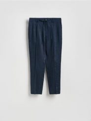 Lniane spodnie jogger - granatowy. Niebieskie joggery i bojówki Reserved, bez wzorów. Za 219.99 zł.