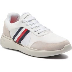 Sneakersy TOMMY HILFIGER - Lightweigh Corporate Runner FM0FM01952 White 100. Buty sportowe casual marki Tommy Hilfiger. Za 449.00 zł.