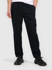 4F Spodnie dresowe w kolorze czarnym rozmiar: M. Czarne spodnie treningowe długie 4F, m, bez wzorów, z dresówki. Za 83.42 zł.