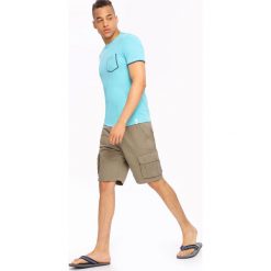 T-SHIRT KRÓTKI RĘKAW MĘSKI Z APLIKACJĄ, GŁADKI. T-shirty marki TOP SECRET. W wyprzedaży za 29.99 zł.
