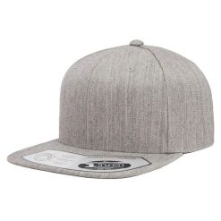 110 Czapka Z Daszkiem Typu Snapback. Szare czapki z daszkiem FLEXFIT, bez wzorów, z elastanu. Za 101.99 zł.