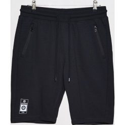 Spodenki dresowe z kieszeniami - Czarny. Krótkie spodenki sportowe marki Cropp. W wyprzedaży za 59.99 zł.