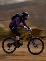 4F Bluza dresowa relaxed z kapturem męska - fioletowa S. Fioletowe bluzy z kapturem 4F, l, bez wzorów, z dresówki, z kapturem. Za 199.99 zł.