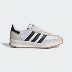 Buty RUN 70s 2.0. Białe buty turystyczne Adidas, bez wzorów, z gumy, bez zapięcia, trekkingowe. Za 299.00 zł.