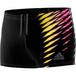 Kąpielówki w kolorze czarnym ze wzorem. Kąpielówki adidas Swim. W wyprzedaży za 85.95 zł.