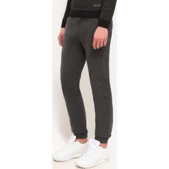 SPODNIE DŁUGIE MĘSKIE CHINOSY, ZWĘŻANE. Eleganckie spodnie TOP SECRET. W wyprzedaży za 49.99 zł.