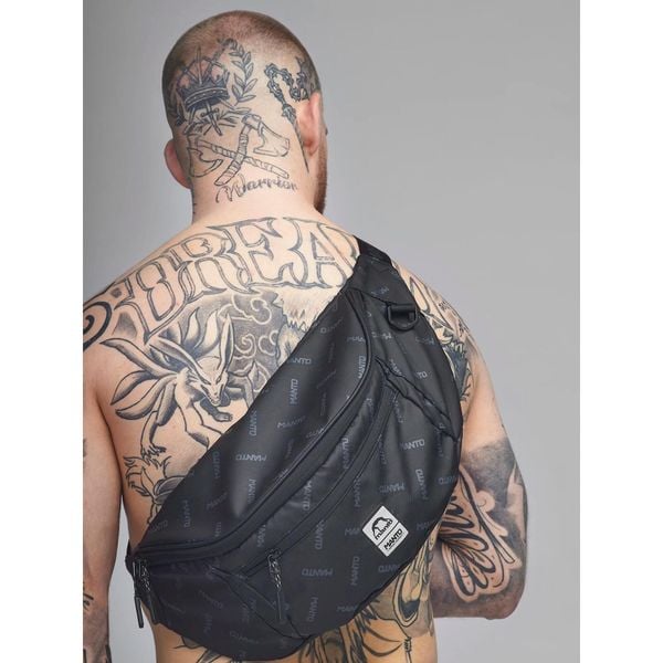 MANTO saszetka PULSE XXL czarna. Czarne torby na ramię Manto, bez wzorów, bez dodatków. Za 149.00 zł.