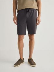 Dresowe szorty regular fit - ciemnoszary. Szare krótkie spodenki sportowe Reserved, l, bez wzorów, z bawełny. Za 79.99 zł.