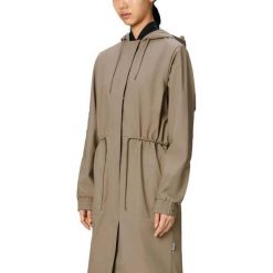 Kurtka RAINS STRING W PARKA W3 Beżowy. Brązowe kurtki Rains, bez wzorów, z syntetyku, bez kaptura. Za 527.10 zł.