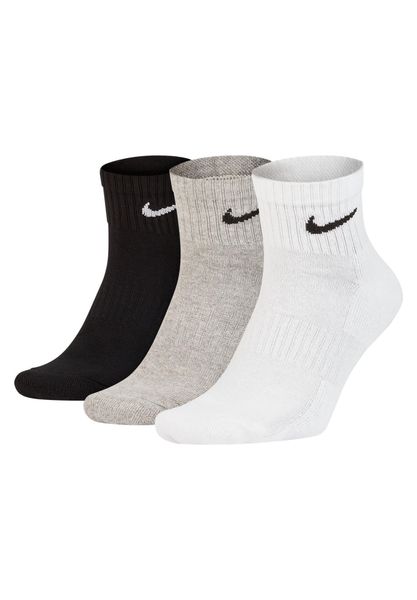 Skarpety do biegania unisex Everyday Cushion Ankle 3 Pary. Czarne skarpety Nike, bez wzorów, z bawełny. Za 59.99 zł.