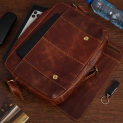 Torba męska na ramię skórzana duża A4 brązowa do pracy Beltimore N15. Brązowe torby na ramię bez wzorów, na ramię, duże, bez dodatków. Za 299.99 zł.