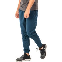 Under Armour Spodnie męskie SPORTSTLE JOGGER granatowe r. S (1290261-408). Joggery i bojówki marki Under Armour. Za 160.00 zł.