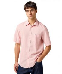 MESKA KOSZULA WRANGLER SS 1 PKT SHIRT SILVER PINK 112362676. Różowe koszule Wrangler, l, bez wzorów, bez kołnierzyka, bez ramiączek. Za 179.99 zł.