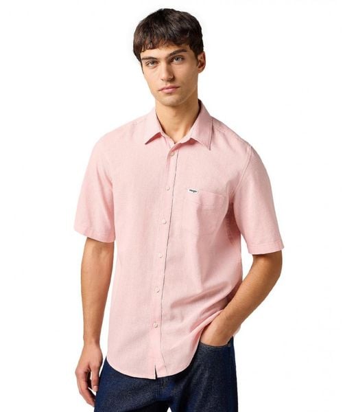 MESKA KOSZULA WRANGLER SS 1 PKT SHIRT SILVER PINK 112362676. Różowe koszule Wrangler, l, bez wzorów, bez kołnierzyka, bez ramiączek. Za 179.99 zł.
