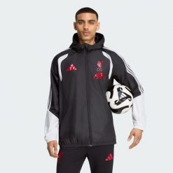Kurtka Liverpool FC 26/27 Tiro All Weather. Czarne kurtki Adidas, uniwersalny, bez wzorów, z materiału, bez kaptura. Za 439.00 zł.