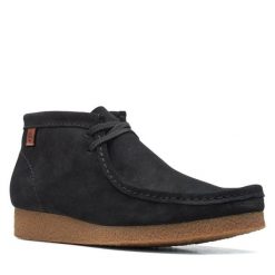 Trzewiki Clarks. Czarne botki sznurowane Clarks, bez wzorów, bez obcasa, bez zapięcia. Za 359.99 zł.