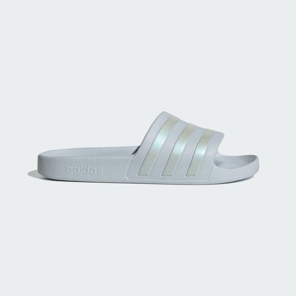 Klapki adilette Aqua. Niebieskie klapki Adidas, z materiału. Za 99.95 zł.