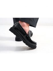 British Passport Skórzane mokasyny "Penny" w kolorze czarnym rozmiar: 43. Czarne botki sznurowane British Passport, bez wzorów, bez obcasa, bez zapięcia. Za 478.99 zł.