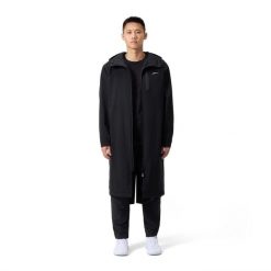 Kurtka Sportowa Parka Speedo Pro Parka. Czarne szlafroki Speedo, uniwersalny, bez wzorów, z materiału, bez ramiączek, długie, z kapturem. Za 943.79 zł.