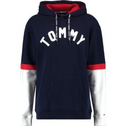 Tommy Jeans COLORBLOCK HOODIE RELAXED FIT Bluza z kapturem black iris/multi. Bluzy z kapturem marki Tommy Jeans, m, z bawełny, z kapturem. W wyprzedaży za 381.65 zł.
