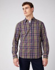 MĘSKA KOSZULA MATERIAŁOWA WRANGLER LS 1PKT SHIRT DUSTY OLIVE W5A14MX45 112141415. Zielone koszule Wrangler, m, bez wzorów, z materiału, bez kołnierzyka, bez ramiączek. Za 129.99 zł.