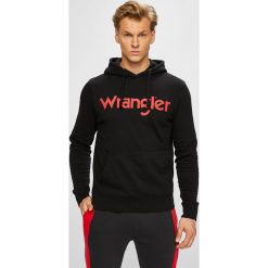 Wrangler - Bluza. Czarne bluzy marki Wrangler, z nadrukiem, z bawełny. Za 239.90 zł.