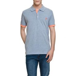 Koszulka polo w kolorze jasnoniebeiskim. Niebieskie koszulki polo sportowe marki Camel Active, Varsity, polo. W wyprzedaży za 72.95 zł.